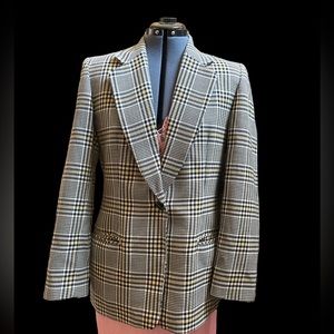 1980 vintage Pendleton womens blazer.           Get Mad for Plaid!!!